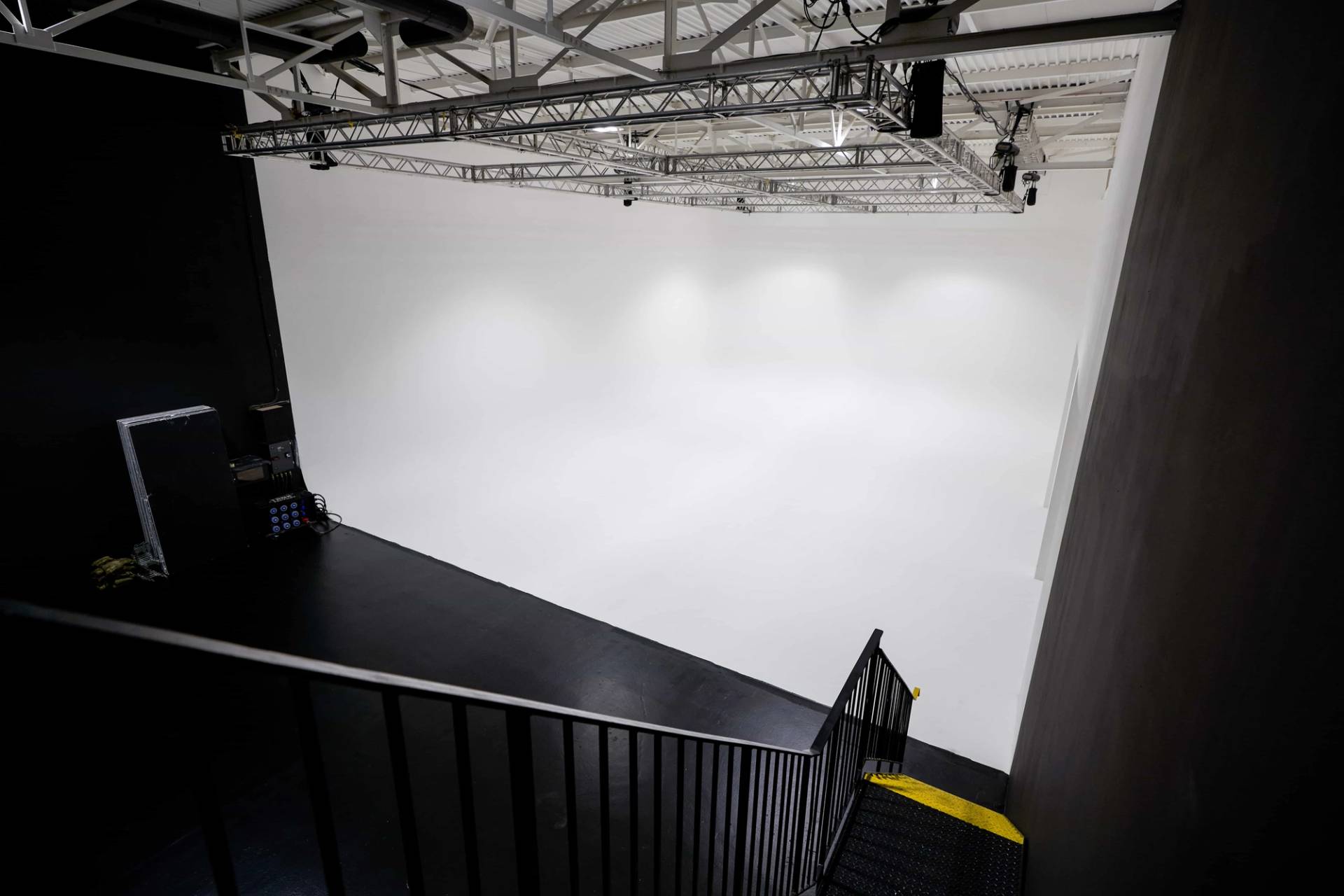 Warehouse style studio with exposed rigging in Acton West London W3 – love locations