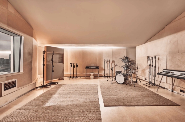 Professional music studio in N15 North London with control room – Love Locations