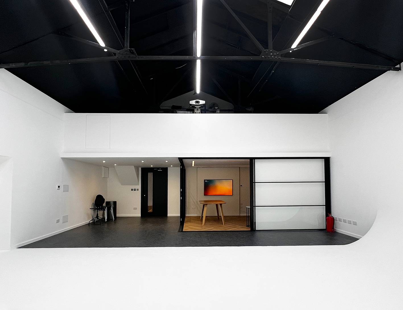 Contemporary photography studio with curved backdrop wall in Acton West London – Love Locations