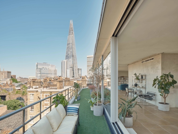 Balcony at THE PENTHOUSE SE1 with views of The Shard and city skyline.
