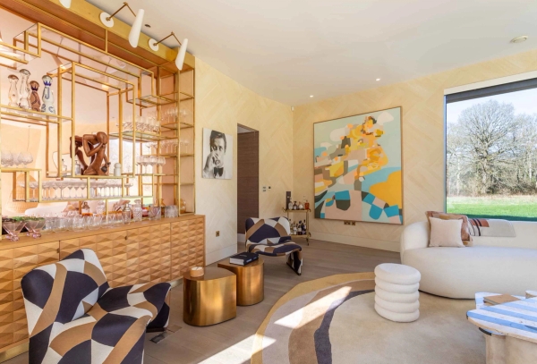 Love Locations curated interior styling location Surrey: Sophisticated sitting area decorated with bold abstract wall art and metallic gold pedestal side tables, ideal for editorial lookbooks.