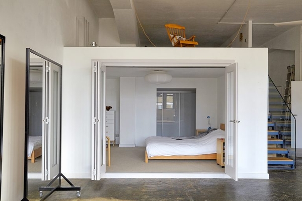 Minimal industrial loft with open-plan living space in Upper Clapton E5 London – Love Locations