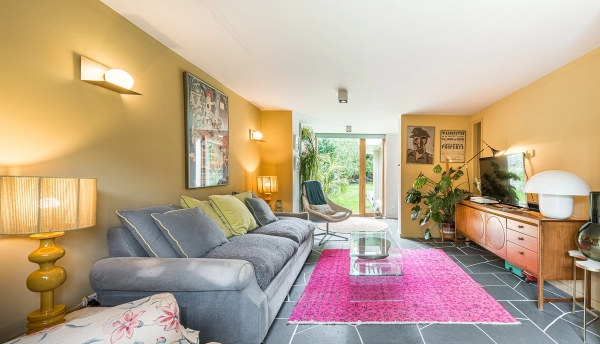 Henley-on-Thames property with spacious living area – Love Locations