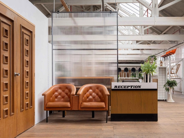 Bright industrial studio with large windows in Northwest Leicester – love locations