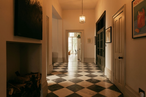 Characterful Victorian hallway with period detailing in St George’s Hill KT13 – Love Locations