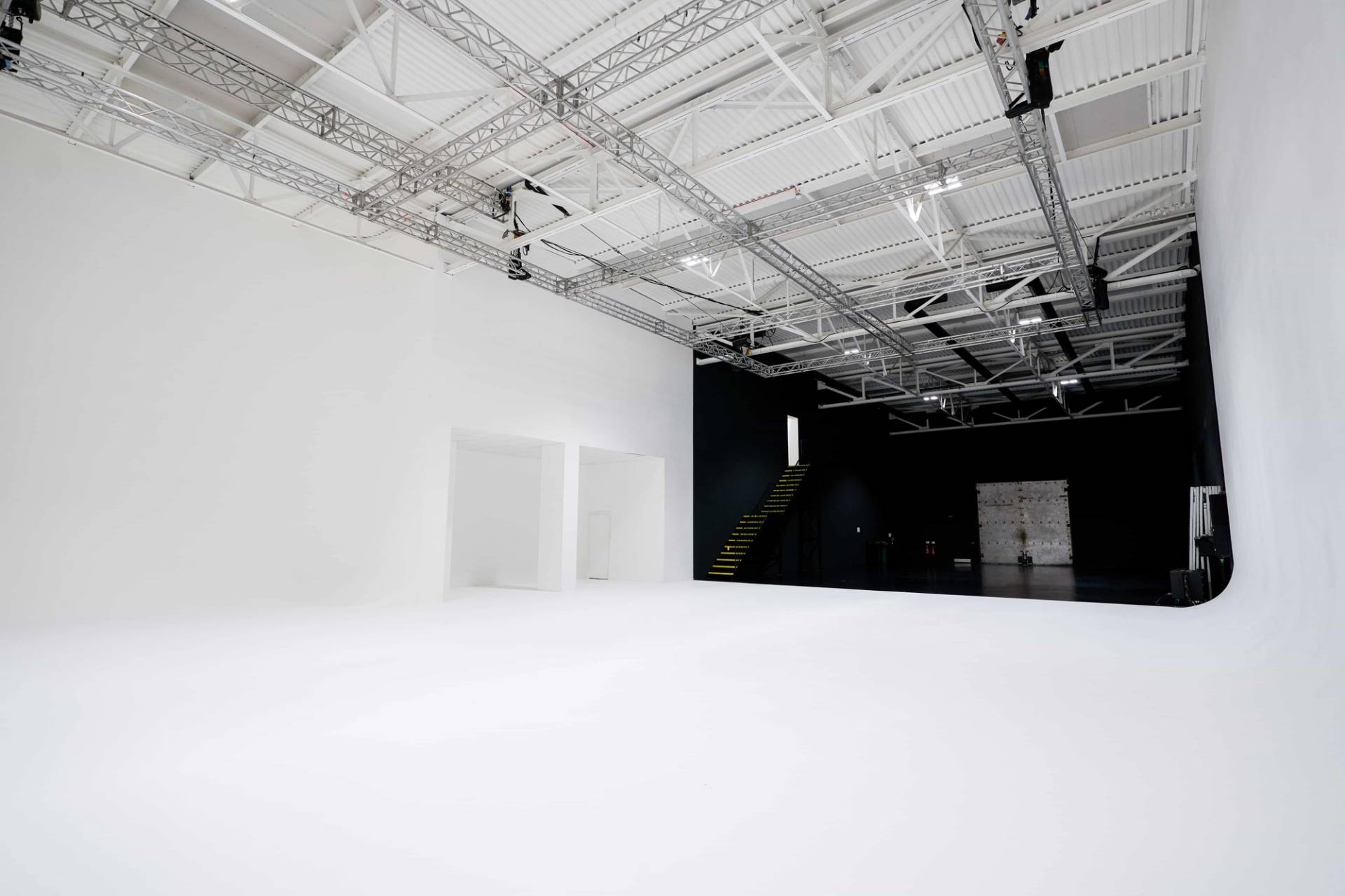 Acton W3 film studio with expansive layout and production facilities – love locations