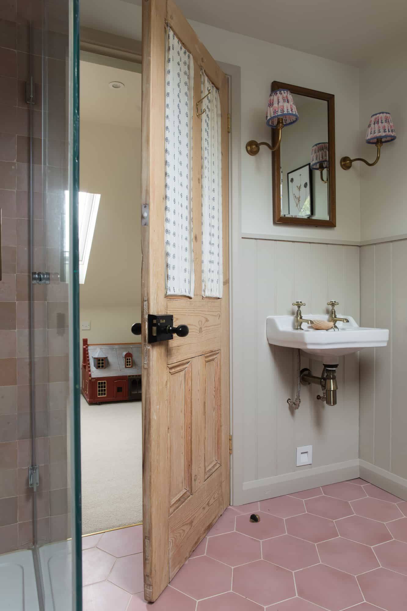 Production-friendly modern interior in Horsley, Surrey, suitable for film, TV, and advertising – Love Locations.