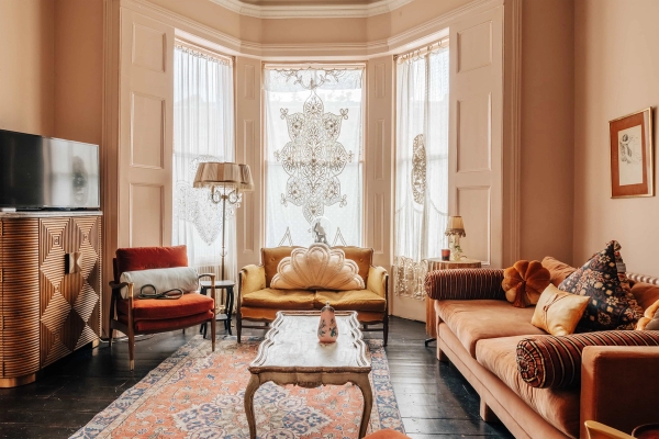 Characterful period property with fireplace and vintage decor in Hackney E8 – Love Locations