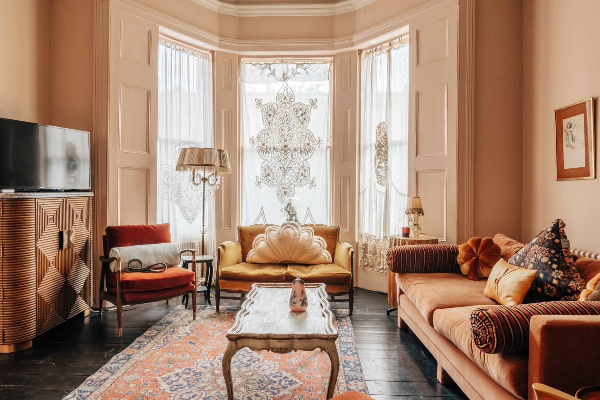 Characterful period property with fireplace and vintage decor in Hackney E8 – Love Locations