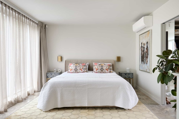Modern bedroom interior in Chiswick W4, Love Locations