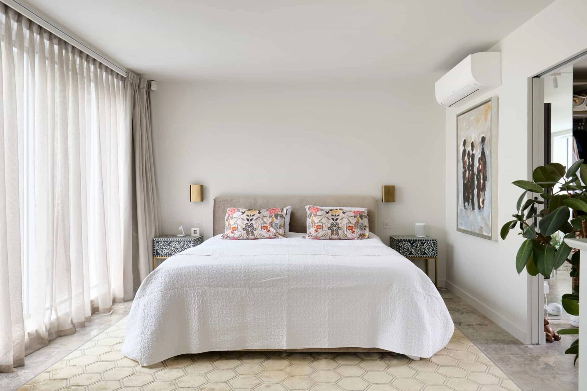 Modern bedroom interior in Chiswick W4, Love Locations