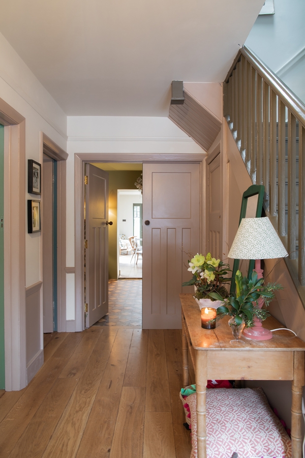 Contemporary interior setting at a modern Surrey house in Horsley, ideal filming backdrop – Love Locations.