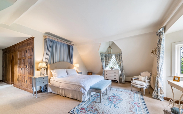 Period Surrey lake house filming location – Love Locations