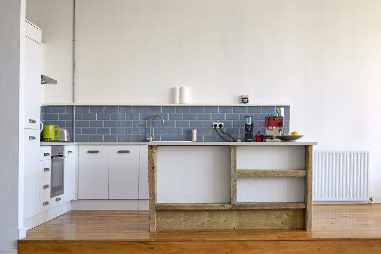 Industrial loft space in a 1930s building designed by Sir Owen Williams in Upper Clapton E5 – Love Locations