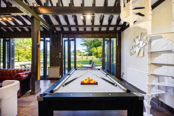 RM4 Essex barn with open-plan dining and living area – Love Locations