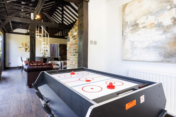 RM4 Essex barn with open-plan dining and living area – Love Locations