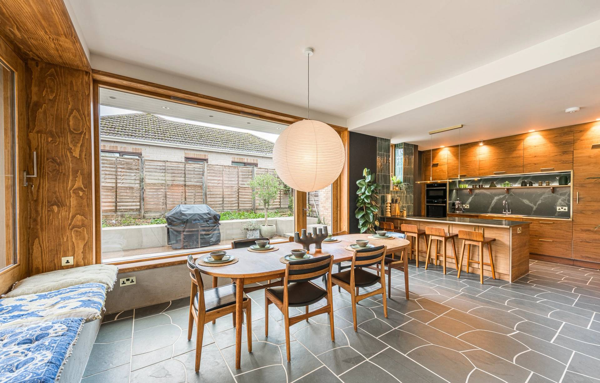 Henley-on-Thames RG9 open-plan living space – Love Locations