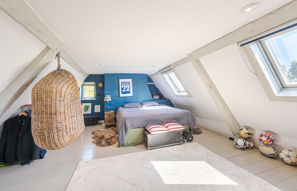 Countryside farmstead with warm country interiors – Love Locations