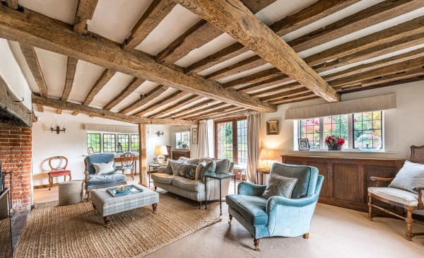 Guildford GU5 countryside lake house location – Love Locations