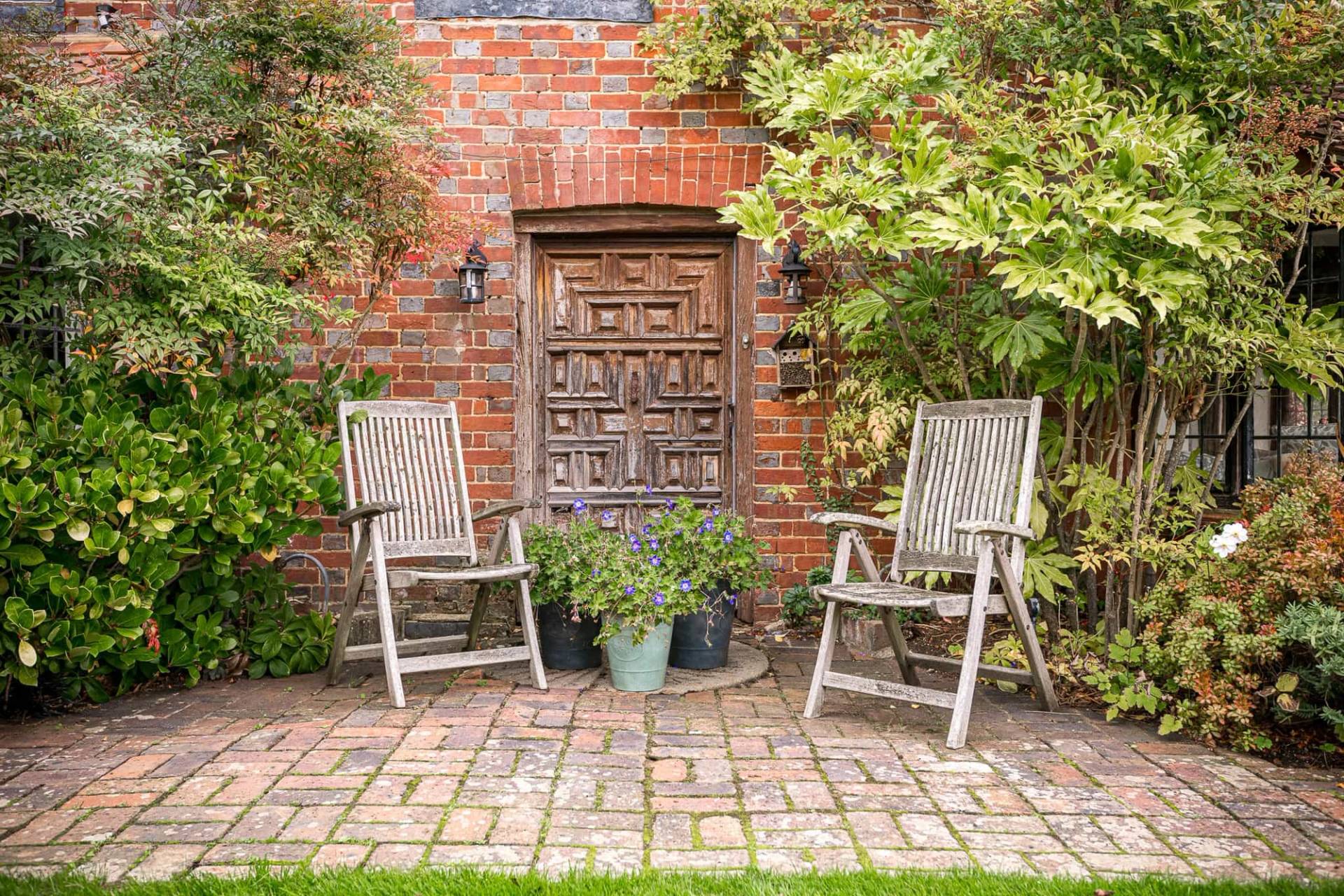 Guildford GU5 period estate with tennis court – Love Locations