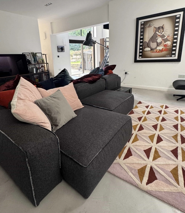 Architect-designed modern property with flat rooflines in RG8 Reading – Love Locations