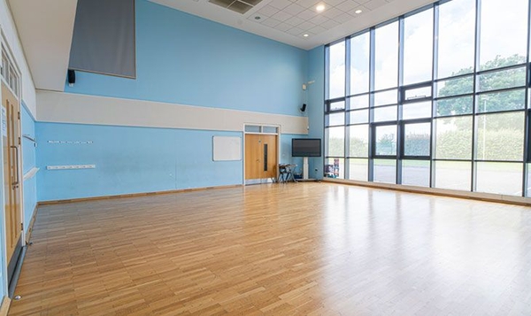 Love Locations adaptable activity space SE2: Wide, open-plan dance or drama studio featuring soft blue walls and exceptional natural light, tailored for lifestyle video shoots and TV sets.