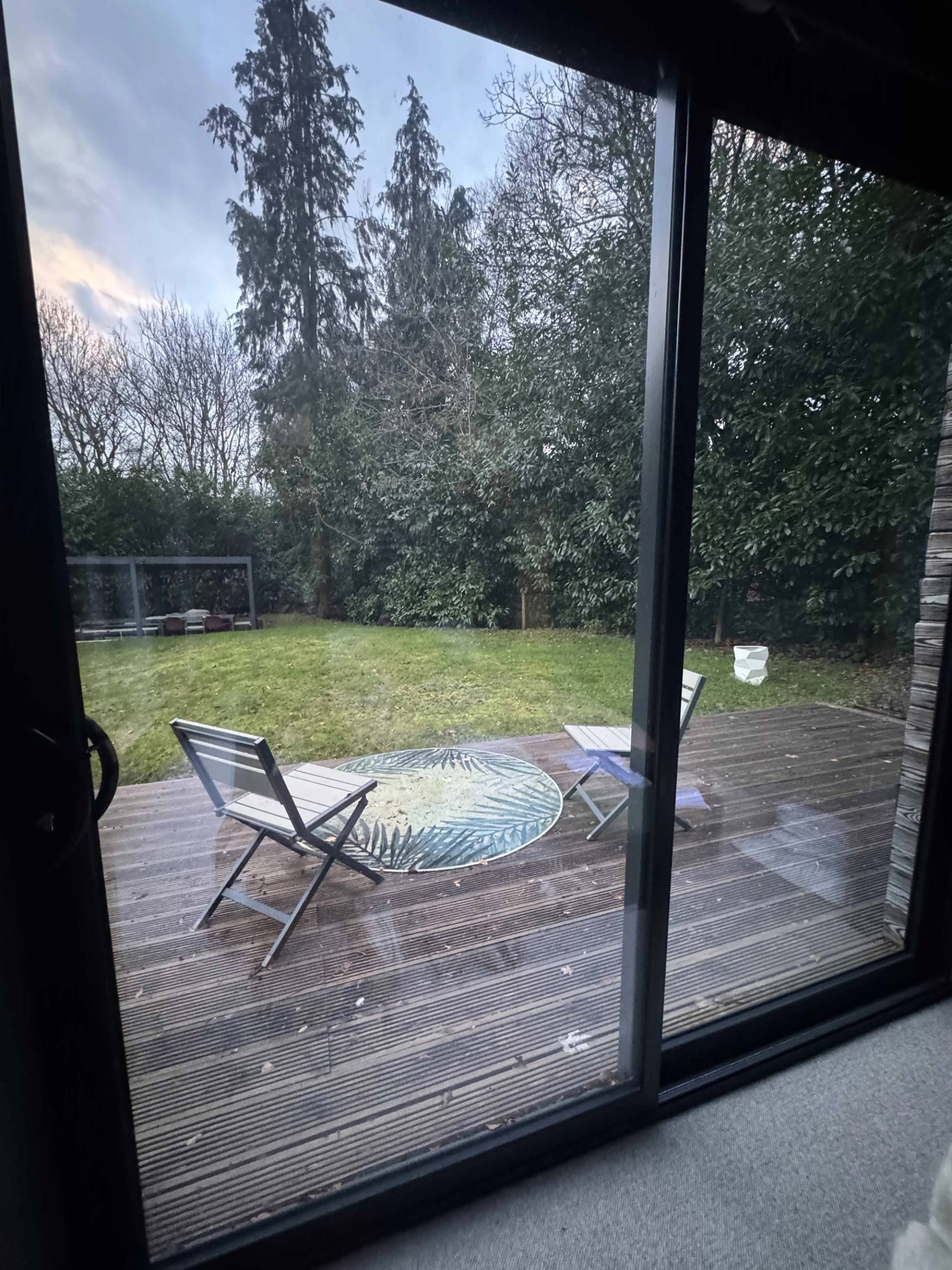 Contemporary house design with expansive windows in RG8 Reading – Love Locations