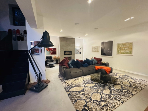 Modern open-plan interior with wood panelling in RG8 Reading – Love Locations