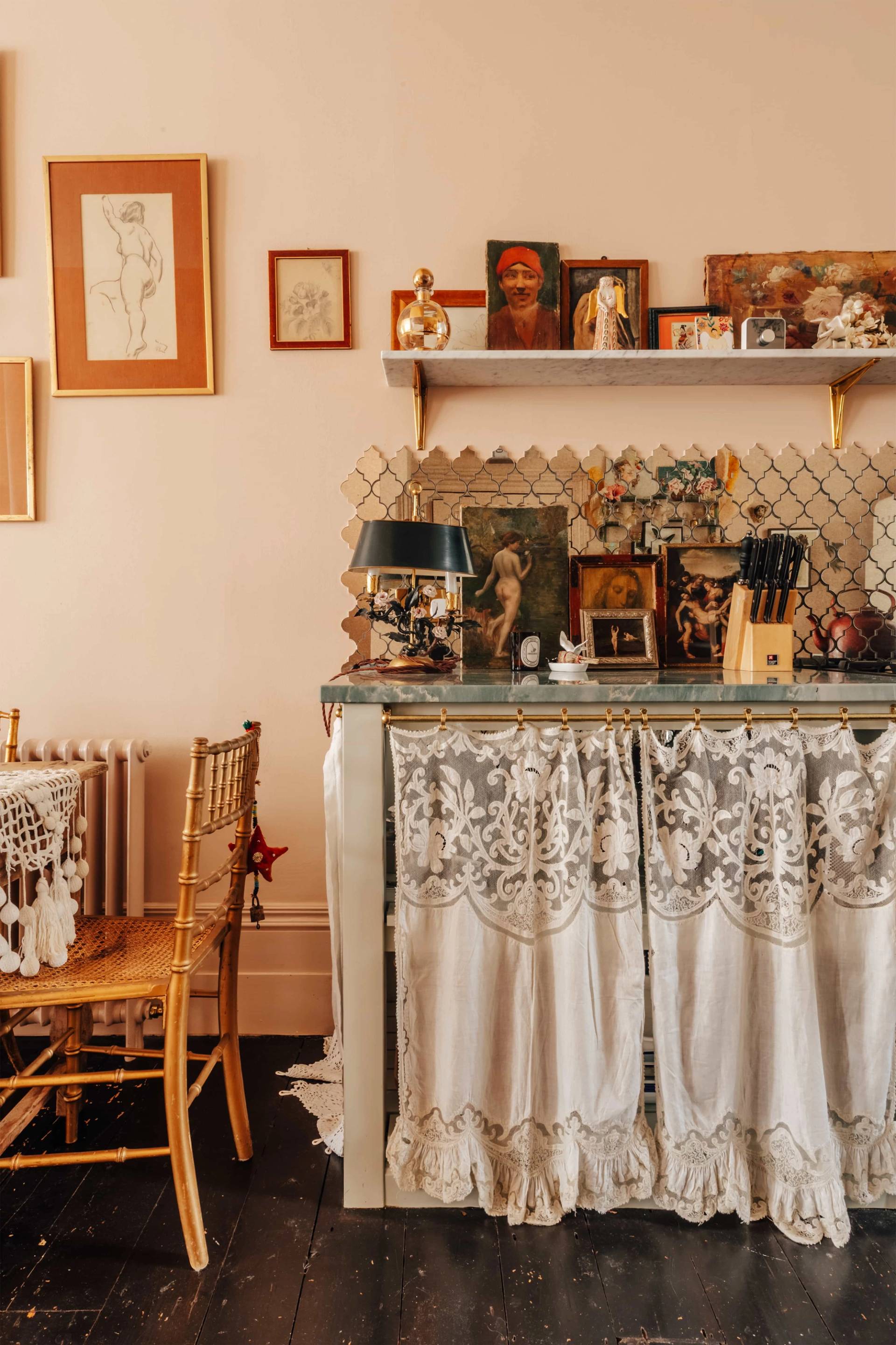 Victorian living room with fireplace and high ceilings in Hackney E8 East London – Love Locations