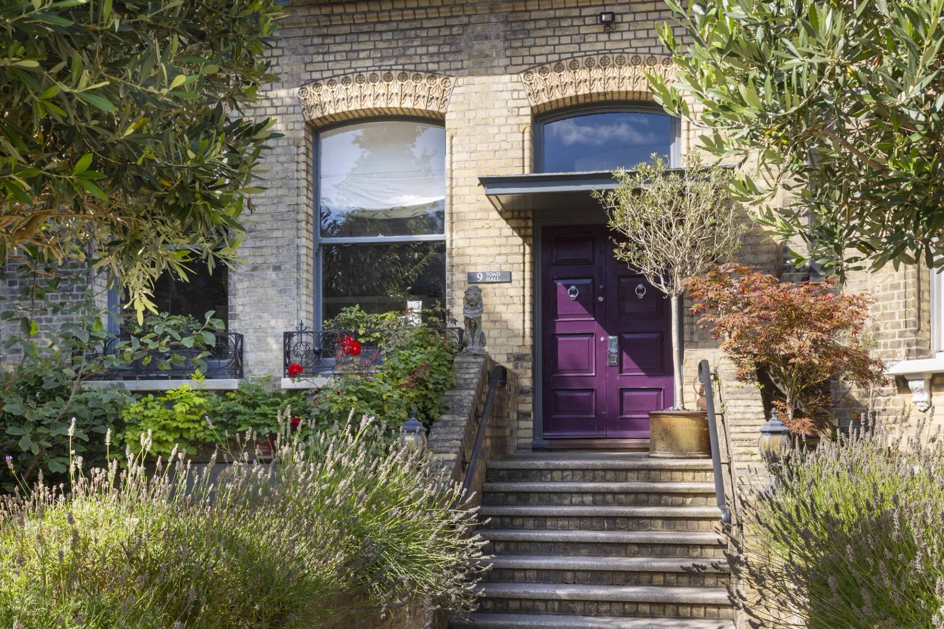 Traditional yet quirky Victorian villa in Hove with high ceilings and modern styling, love locations