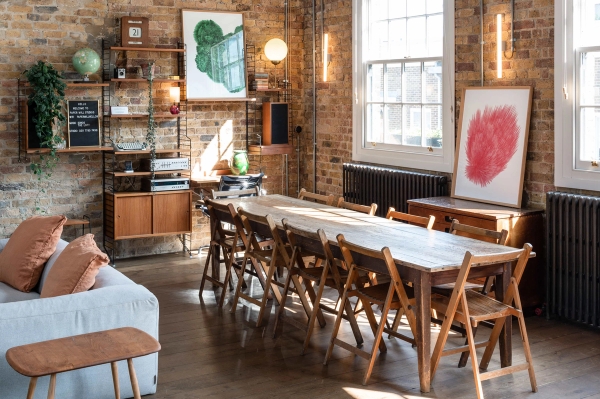 Kitchen studio with mezzanine and exposed brick in Angel London – love locations