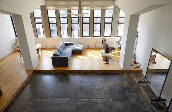 Bright industrial loft apartment with expansive factory windows in Upper Clapton E5 London – Love Locations