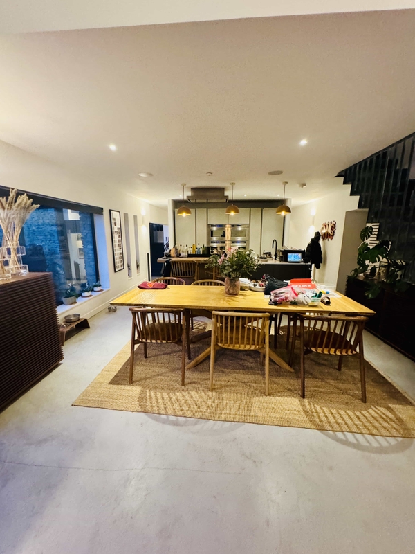 Contemporary architect-designed home in RG8 Reading with large glazing – Love Locations