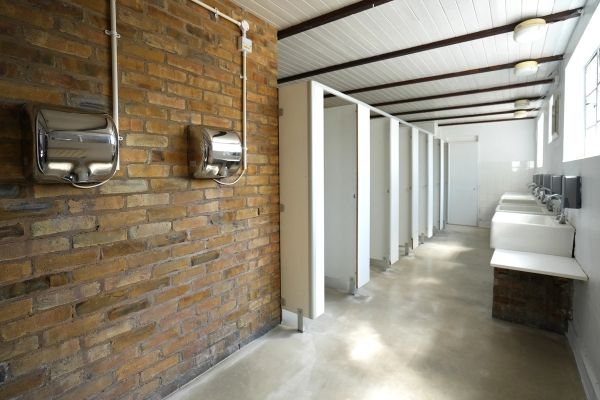 Split-level mezzanine warehouse space in E1 – Love Locations