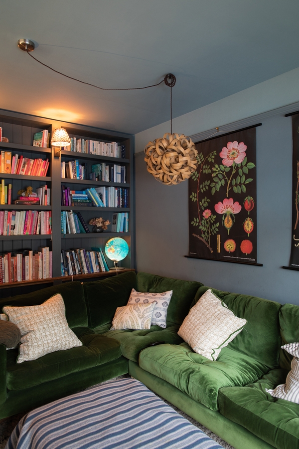Open-plan modern interior in Horsley, Surrey, offering flexible space for film and TV production – Love Locations.