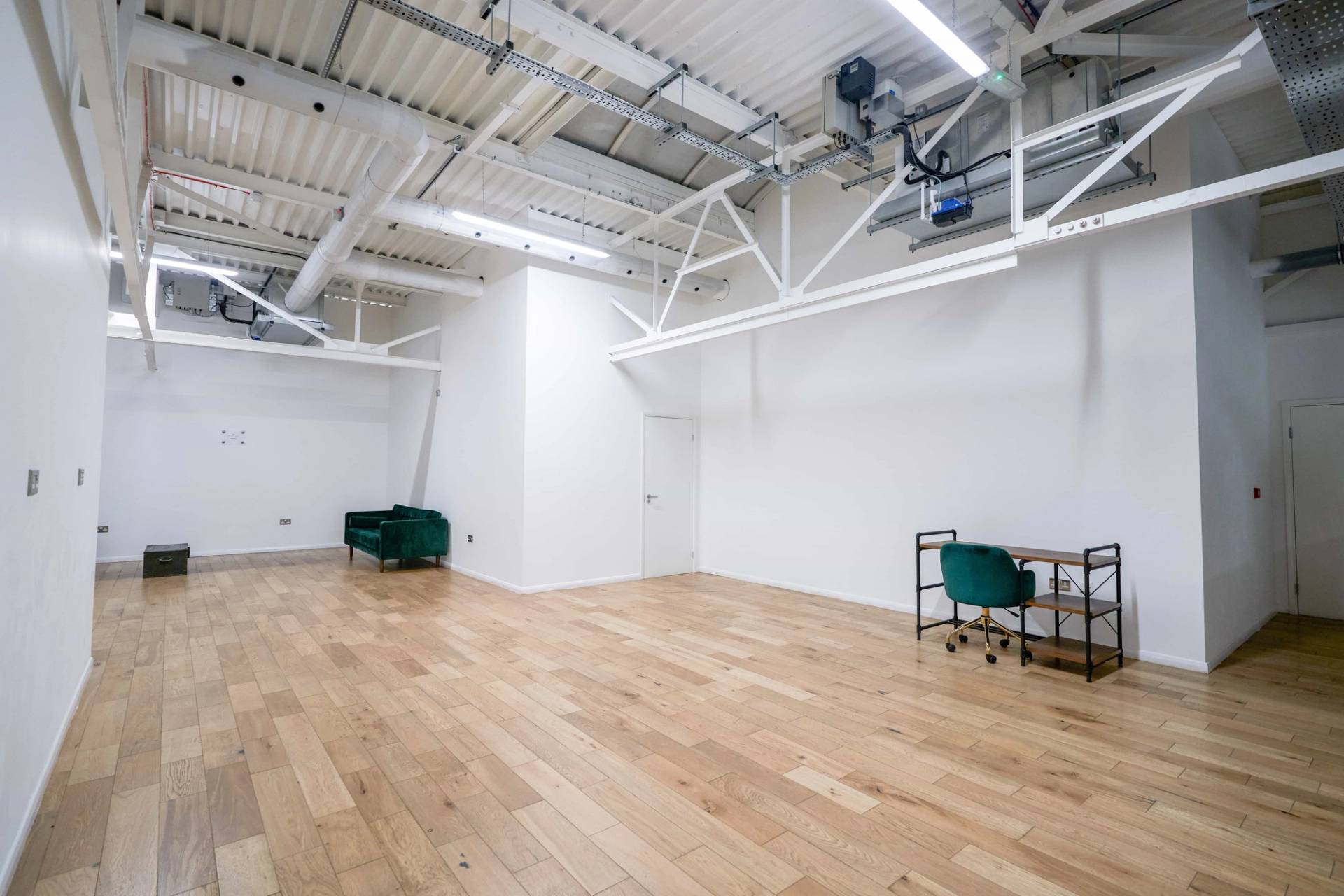 Open plan studio with high ceilings and controlled lighting in Acton West London – love locations