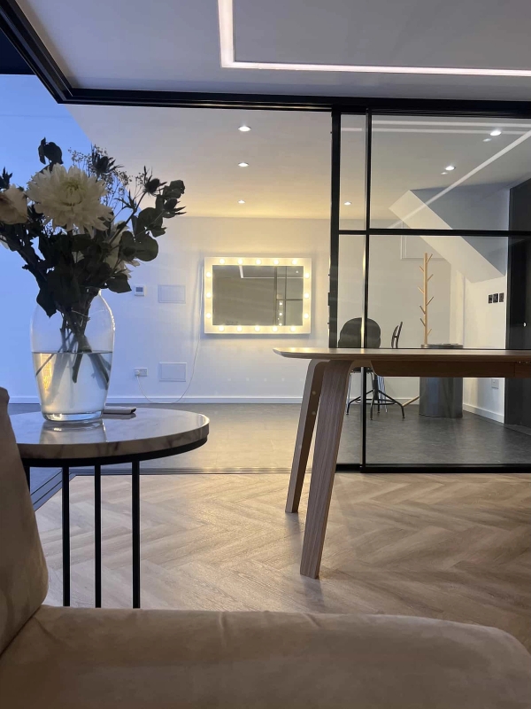 Contemporary photography studio with curved backdrop wall in Acton West London – Love Locations