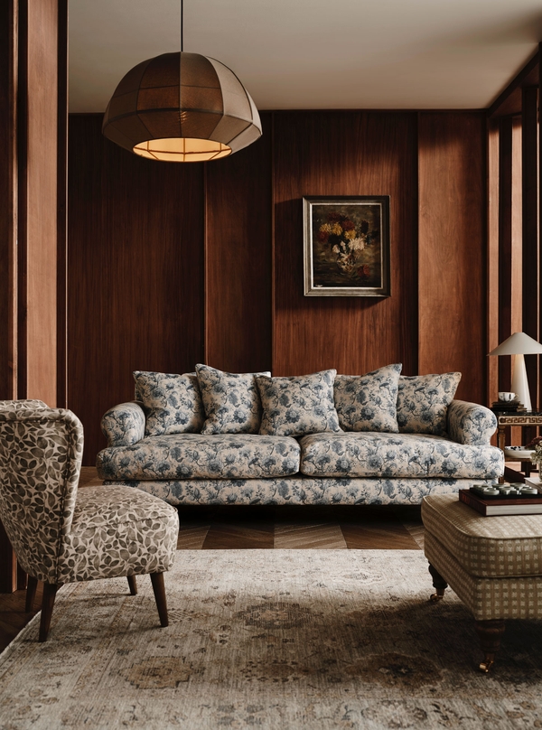 Large studio with multiple backdrops and set design options in North West London NW10 – love locations