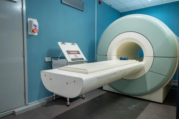 Medical CT scanner imaging room featuring a large MRI scanner machine for film shoots, Love Locations UB4.