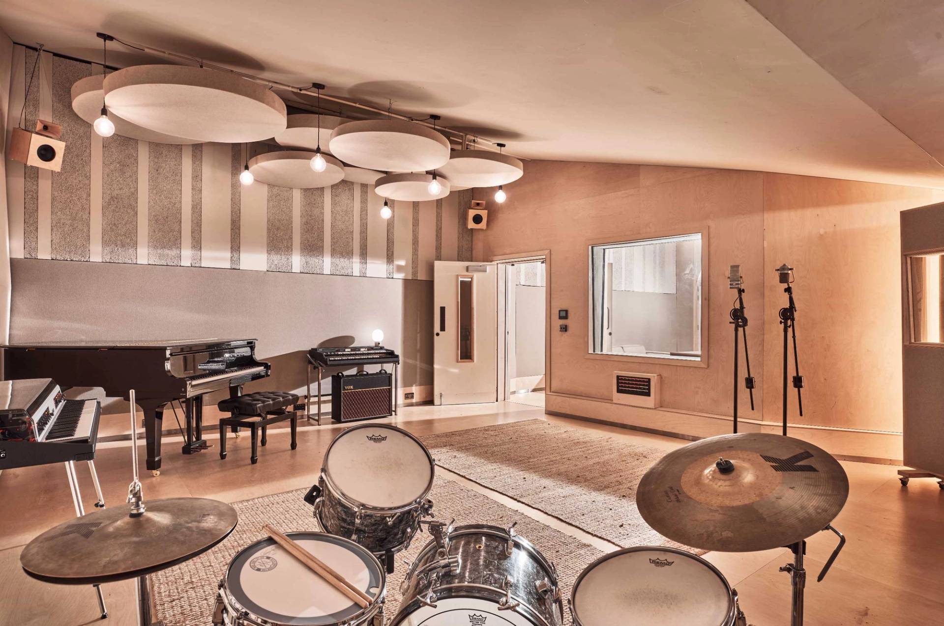 N15 North London recording studio with acoustic treatment – Love Locations