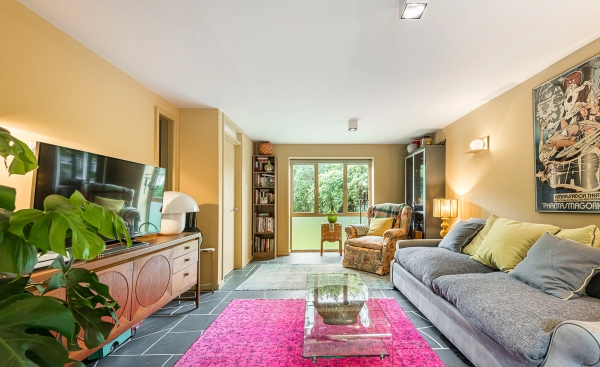 Henley-on-Thames house with floor-to-ceiling windows – Love Locations