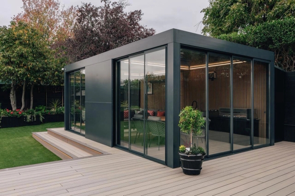 Modern West London W6 home with luxury kitchen design and natural light throughout
