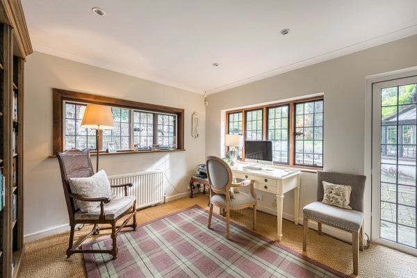 Guildford Tudor property with walled garden – Love Locations