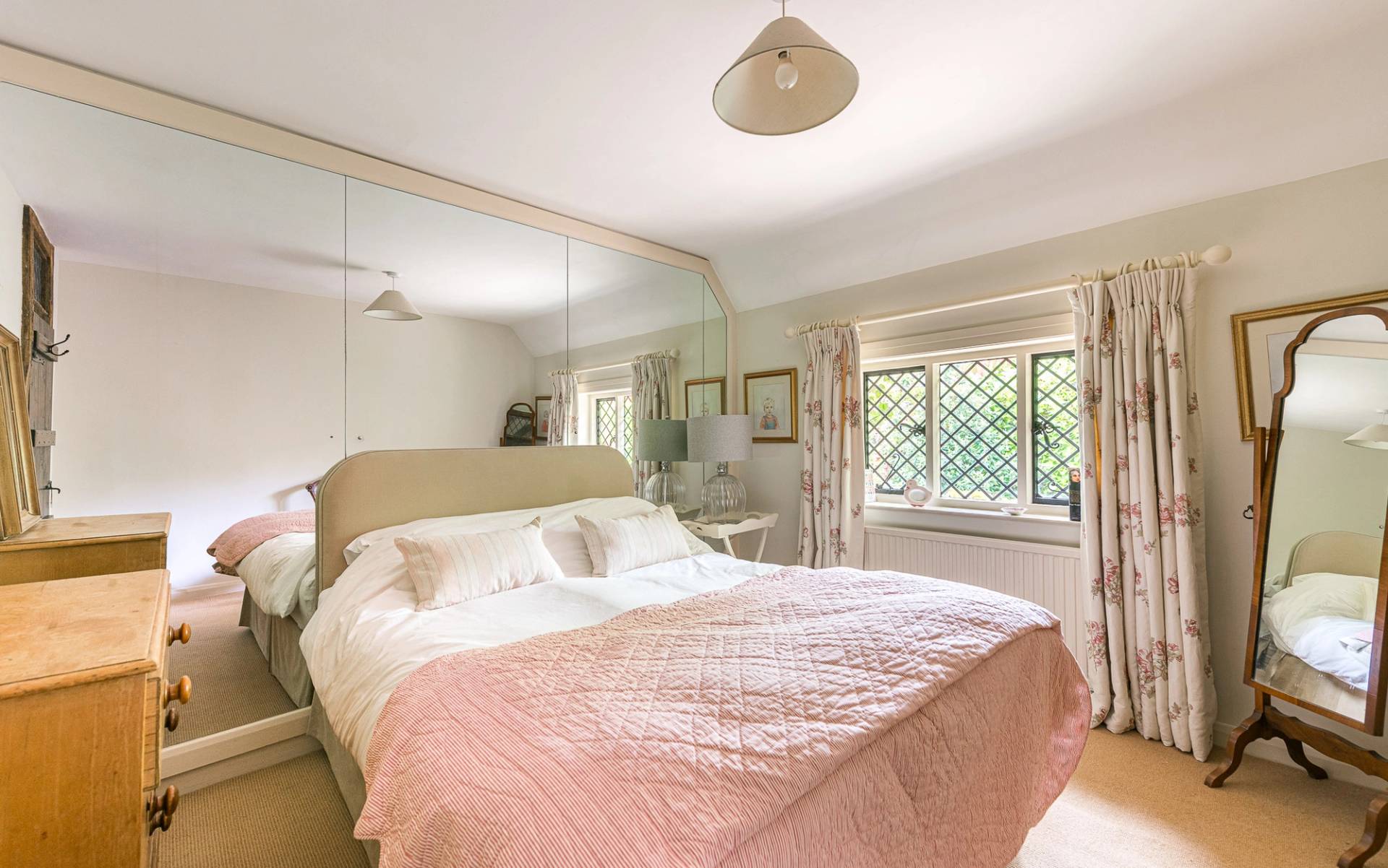 Historic Guildford estate with woodland and lake – Love Locations