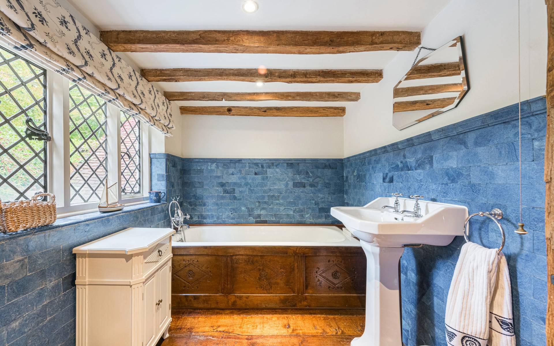 Exposed oak beam Tudor house Guildford – Love Locations