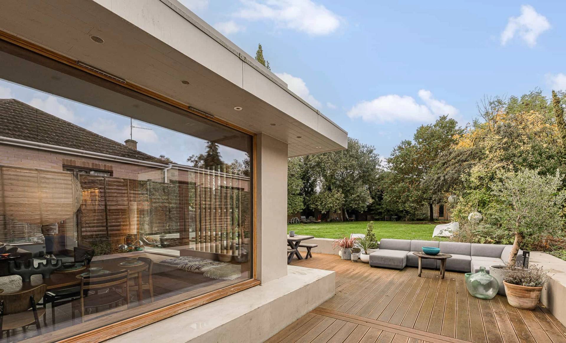 RG9 house with handcut slate crazy paving – Love Locations