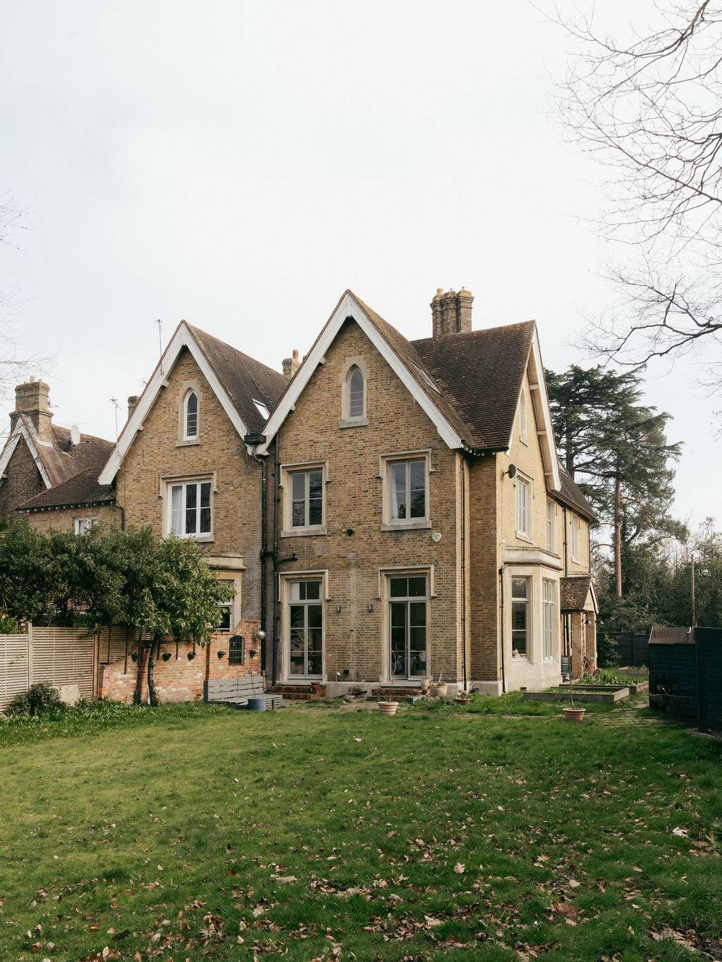 Victorian living room with panelled walls and parquet flooring in Weybridge KT13 – Love Locations