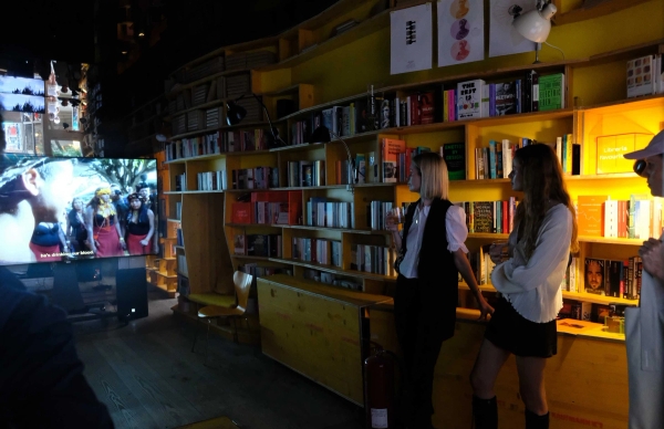 Unique London bookshop with immersive bookshelves and cosy seating in E1 Whitechapel – love locations
