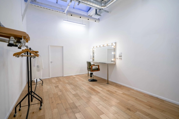 Flexible studio space for commercials and content creation in Acton W3 – love locations