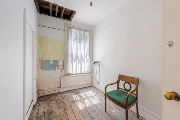 Former hotel building in West London with ten bedrooms and retained period features